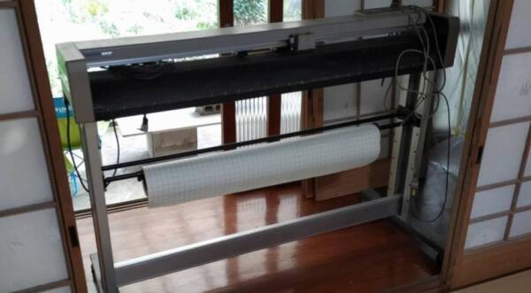 カッティングプロッタ(Graphtech FC3100-120)が新事務所にやってきた。